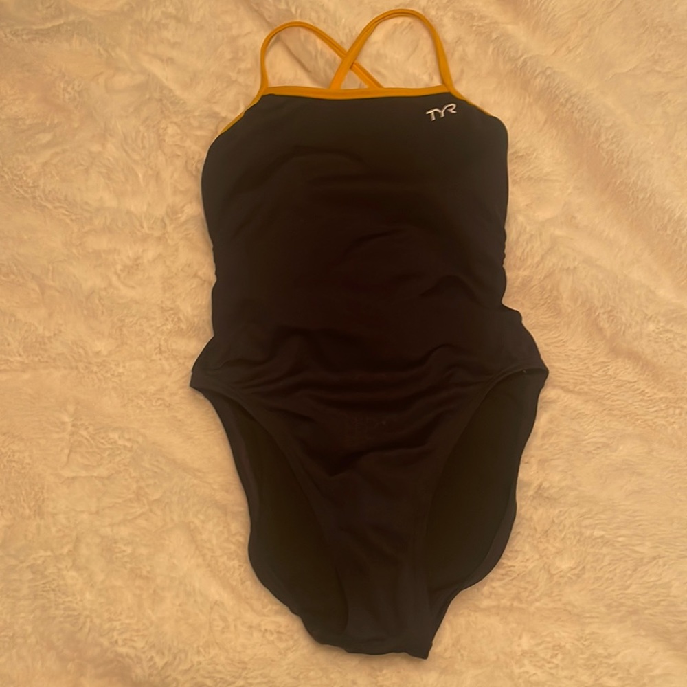 TYR One Piece- size 28